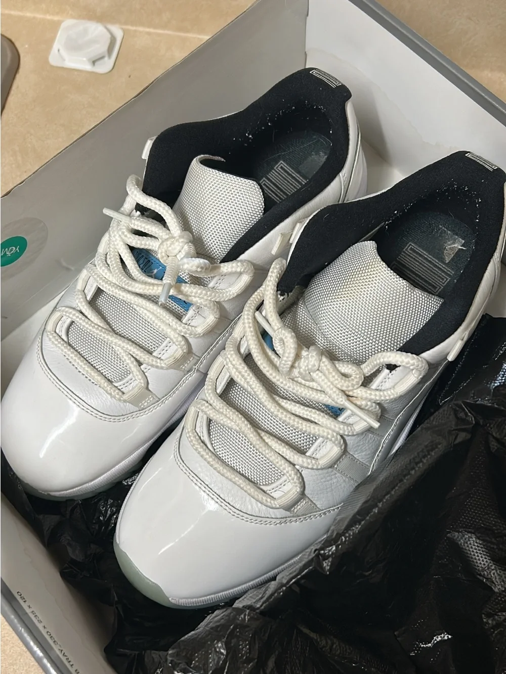 Legend Blue Jordan 11 Low Size 9.5 - Columbia Low